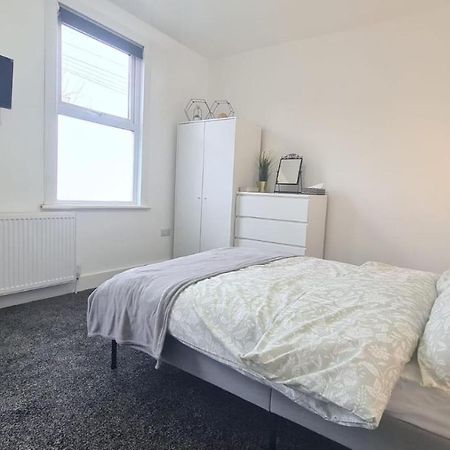 Spacious Private Room In Manor Park Лондон Экстерьер фото