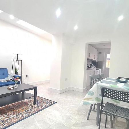 Spacious Private Room In Manor Park Лондон Экстерьер фото