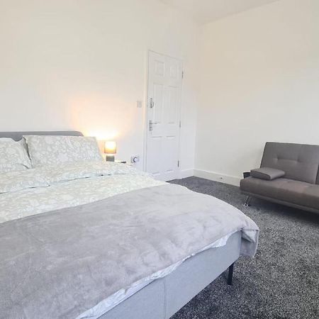 Spacious Private Room In Manor Park Лондон Экстерьер фото