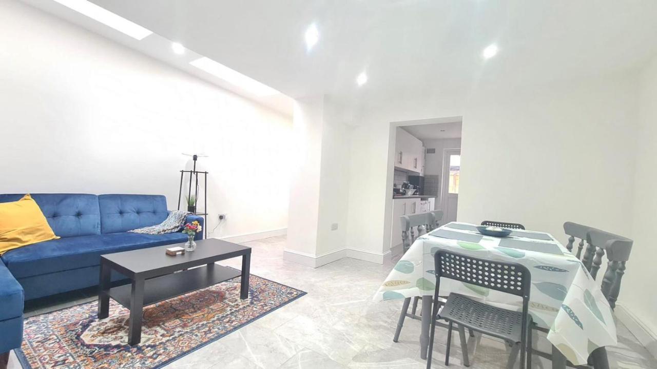 Spacious Private Room In Manor Park Лондон Экстерьер фото