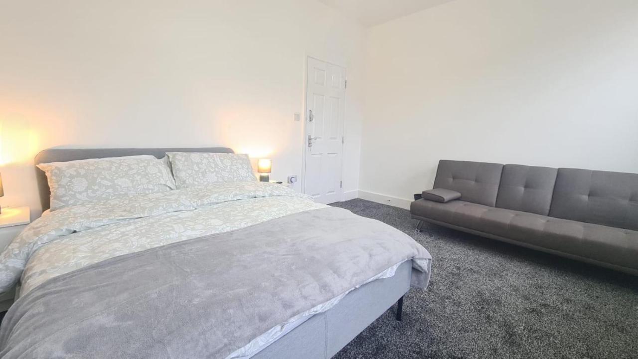 Spacious Private Room In Manor Park Лондон Экстерьер фото